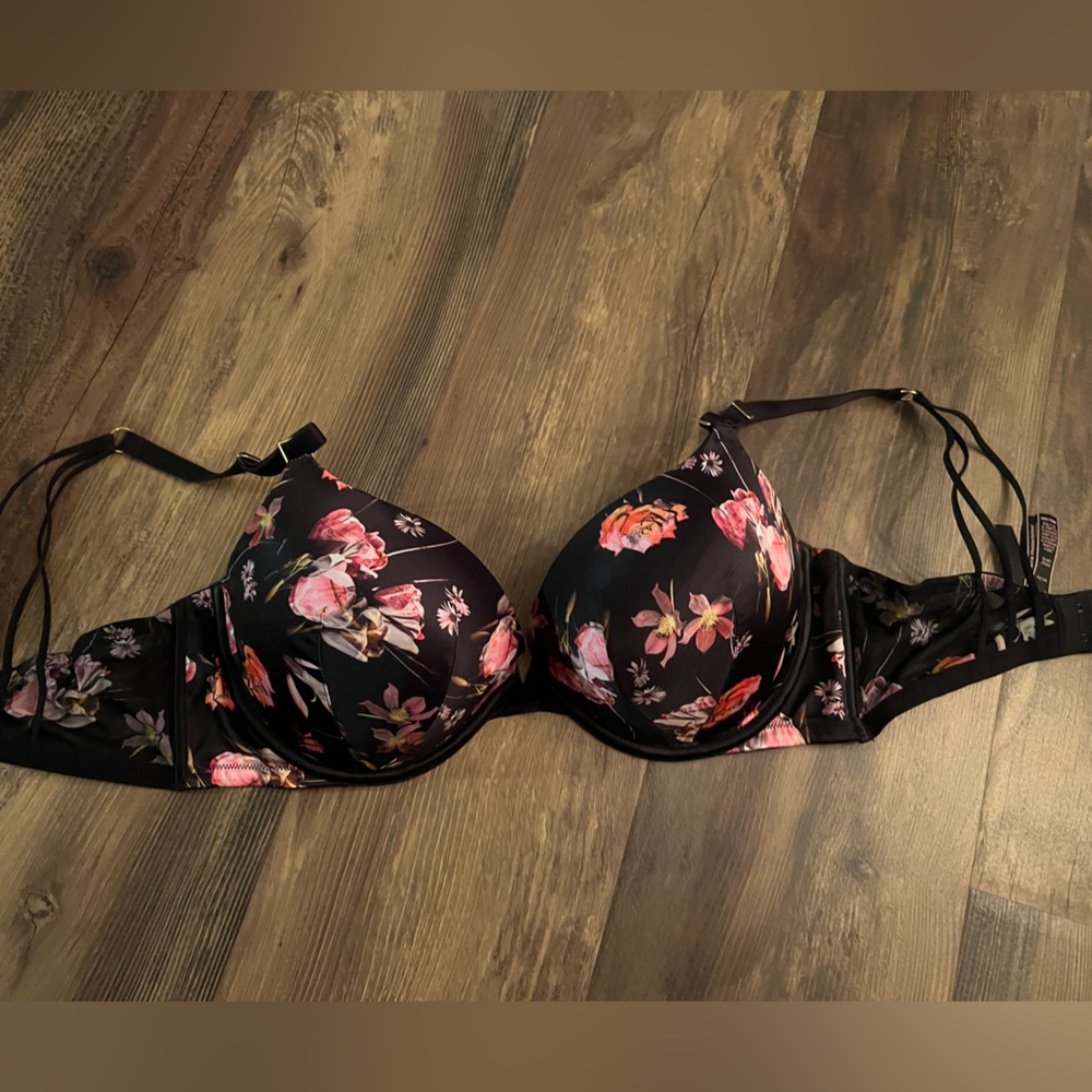 36DD push up Victoria’s Secret bra